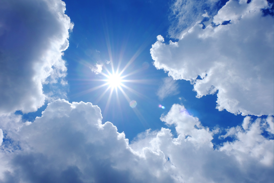 soleil et ciel bleu